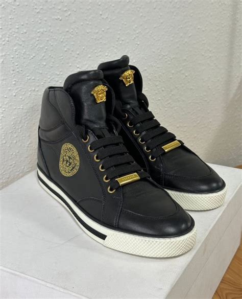 high top sneakers herre